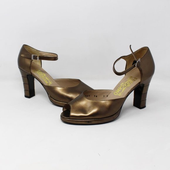 Salvatore Ferragamo #46286 Peep Toe Heels Size 7